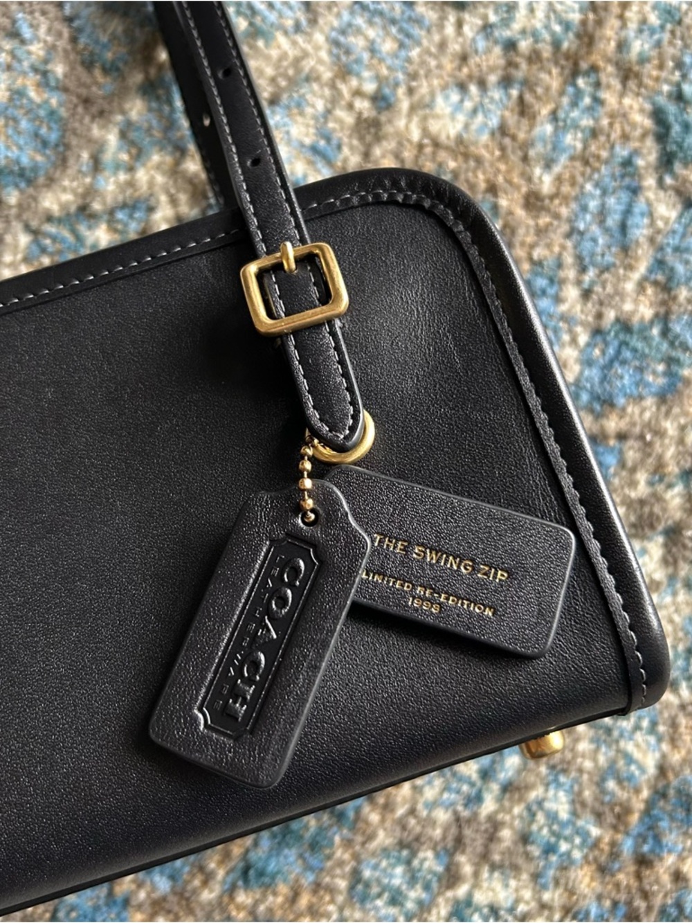 Coach Black Swing Zip Bag 20 - Picture 2 of 11